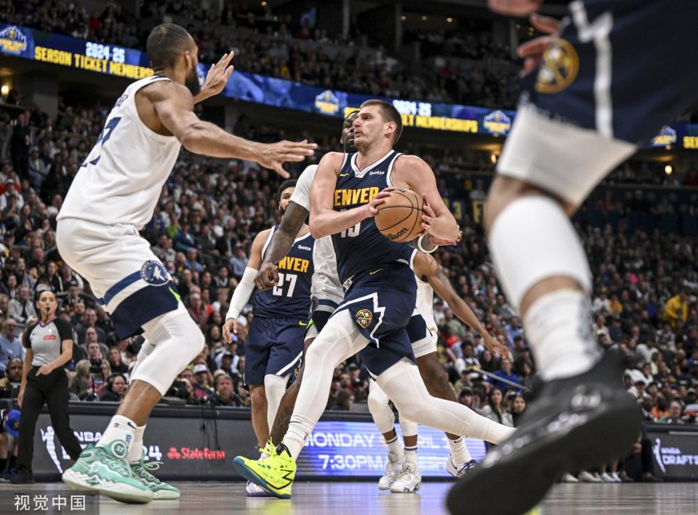 更加强调中 更加强调中